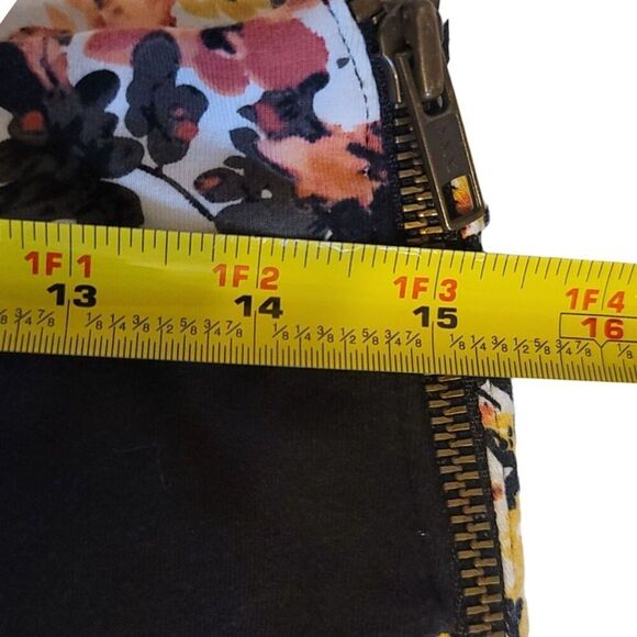 DE Collection Front Wrap Black Yellow Floral Skirt Size M - Picture 5 of 5